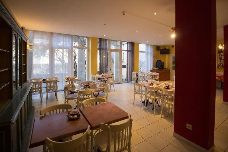 Hotel Du Forum Carpentras 2*,  France